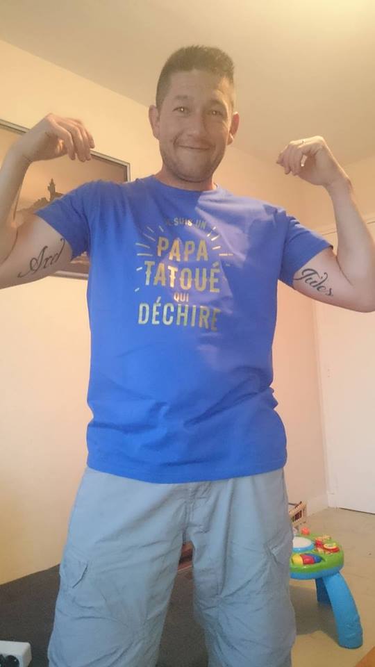 T-shirt Papa tatoué qui déchire